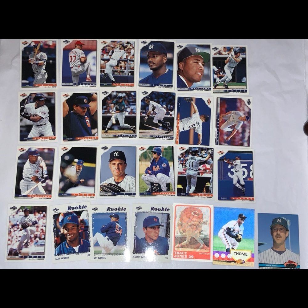 Bundle of Baseball Cards Lot 387